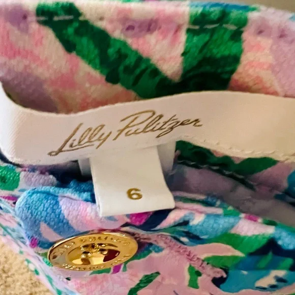 Lilly Pulitzer 5inch Women's Shorts - Picture 2 of 2